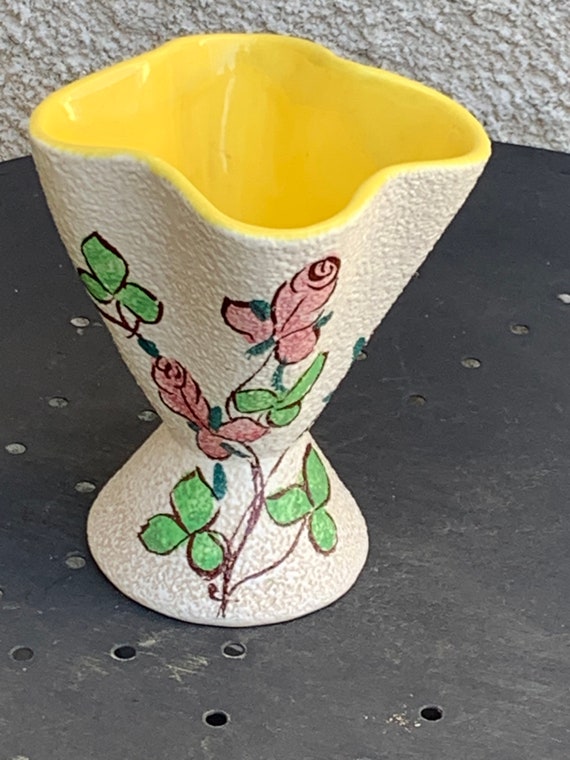 Yellow and white enamelled ceramic vase, painted roses in front of vintage 1950/60