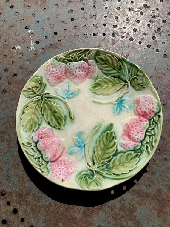 Strawberry barbotine plate, glazed ceramic, Art Deco, antique and collector's item