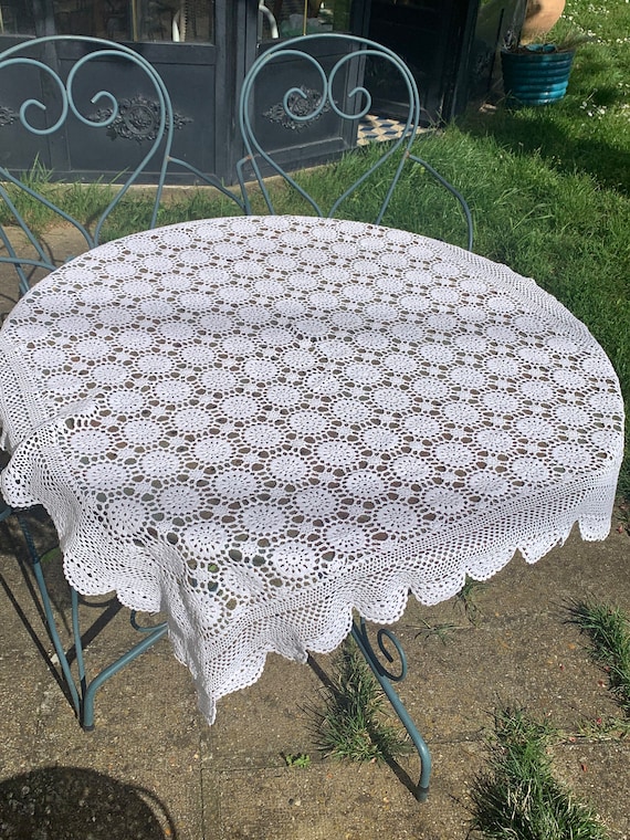 Tablecloth, crochet blanket in white cotton, artisanal and vintage