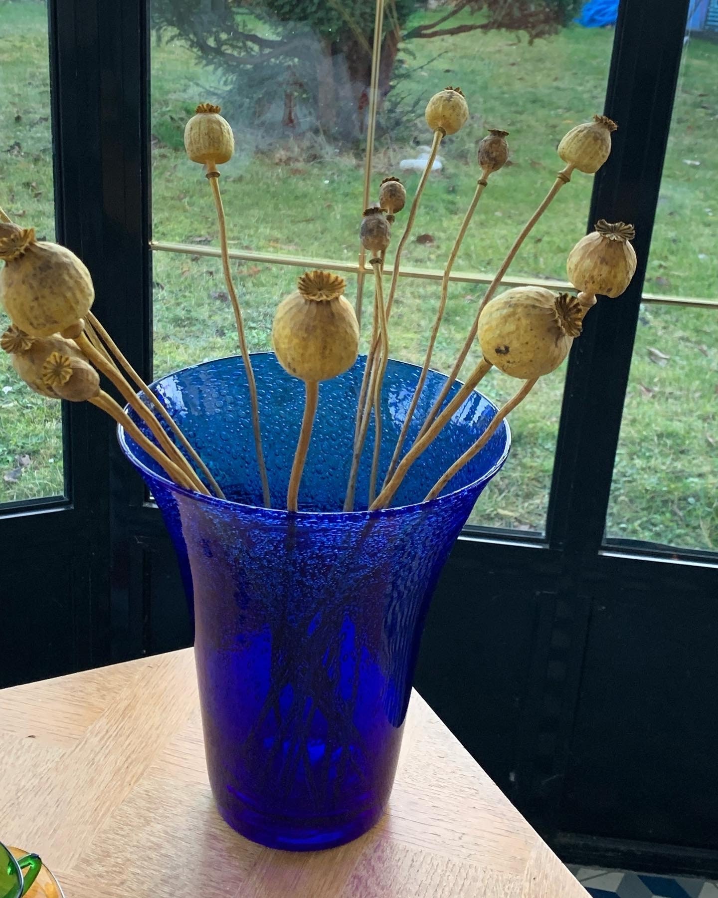 Grand Vase en Verre Soufflé et Bullé Bleu de La Verrerie Biot Vintage. Signé Dessous Grave Dans Le V