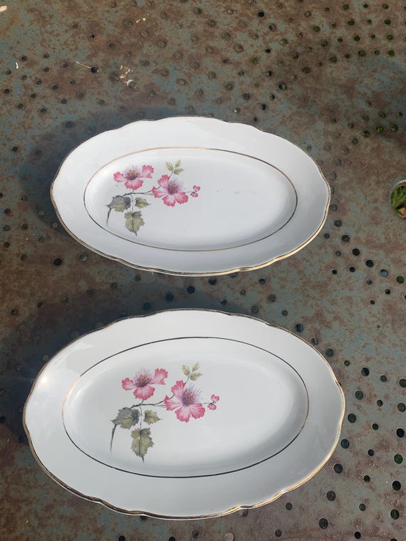 Lot consisting of two small serving dishes Eglantiers pattern, model MADRIGAL, KG LUNEVILLE Badonviller France, old, around 1940