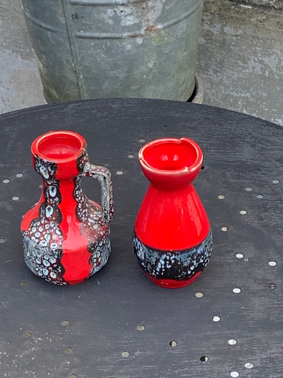 Set of two vases, soliflores in designer red and gray enameled ceramic, vintage Vallauris style 1950/1960