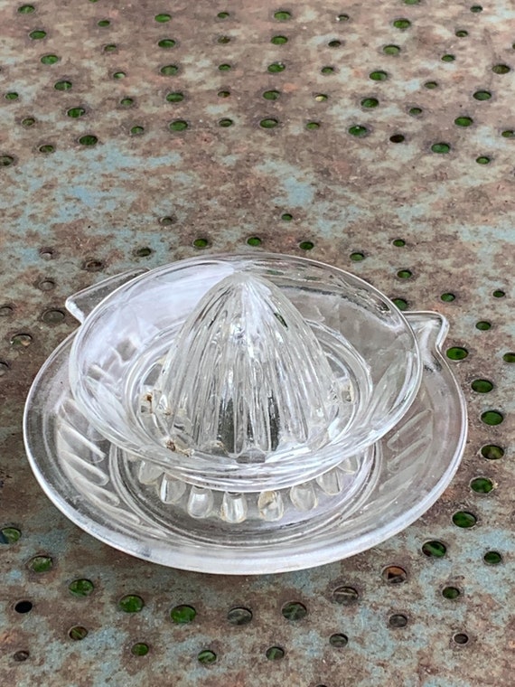 Double lemon press in molded glass, transparent, vintage relief patterns 1950