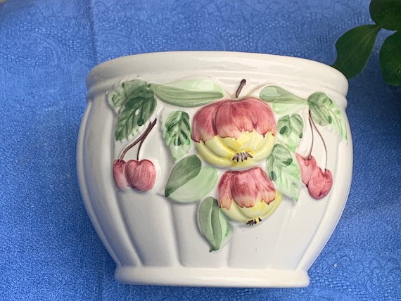 Cache pot barbotine in enamelled ceramic, apples, old