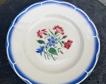 Cake dish, presentation plate, Elorn model, digoin and sarreguemines, France, patterns of red carnations and old blue columbines