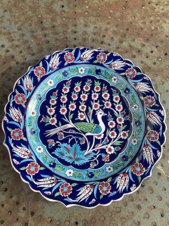 Large enameled ceramic dish, reproduction of a 16th century dish, in its original box, collector's item, with bird and flower motif.