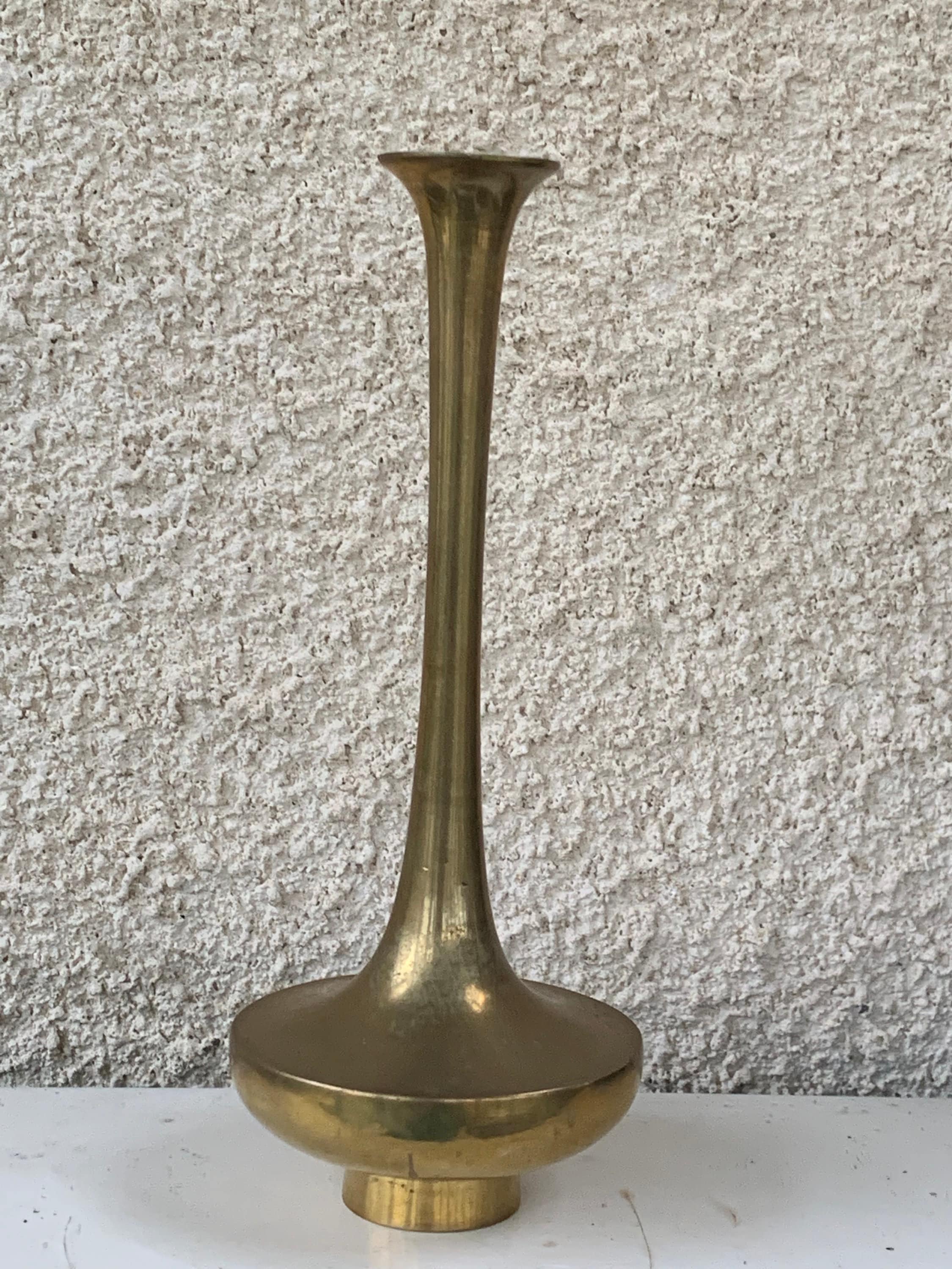 Charmant Vase, Solifore en Laiton Vintage