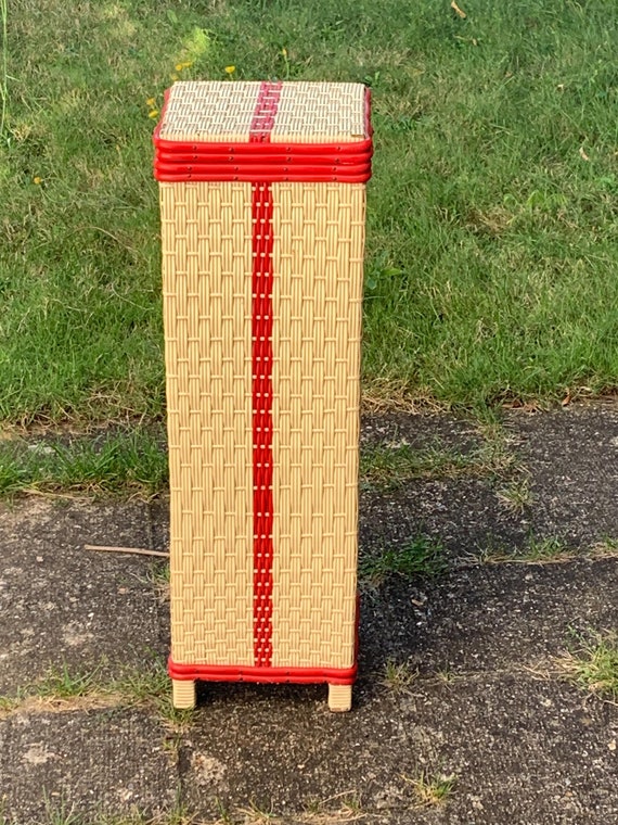 Bread rack, furniture for storing bread in white and red scoubidou vintage 1960