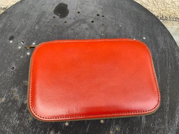 Toiletry bag, with its utensils, travel SOCO in new and vintage red leather 1960 Tanner manufacturer, SOCO registered trademark