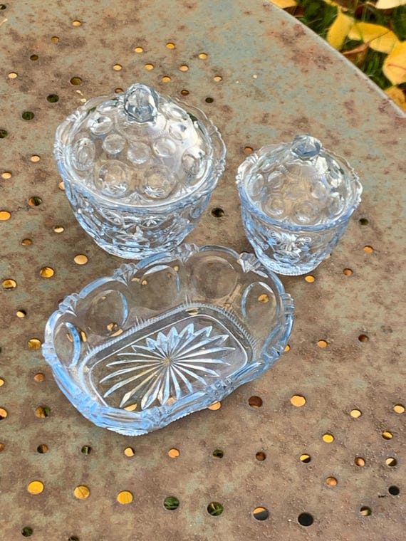 Lot composed of 3 glassware, lavender blue, two jars with lid and an empty pocket, vintage