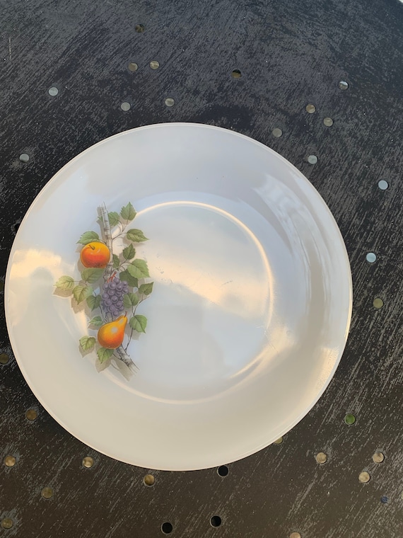 4 small arcopal glass plates with autumn fruit pattern apple, pear, and grape vintage 1970, made in France, vintage and collector