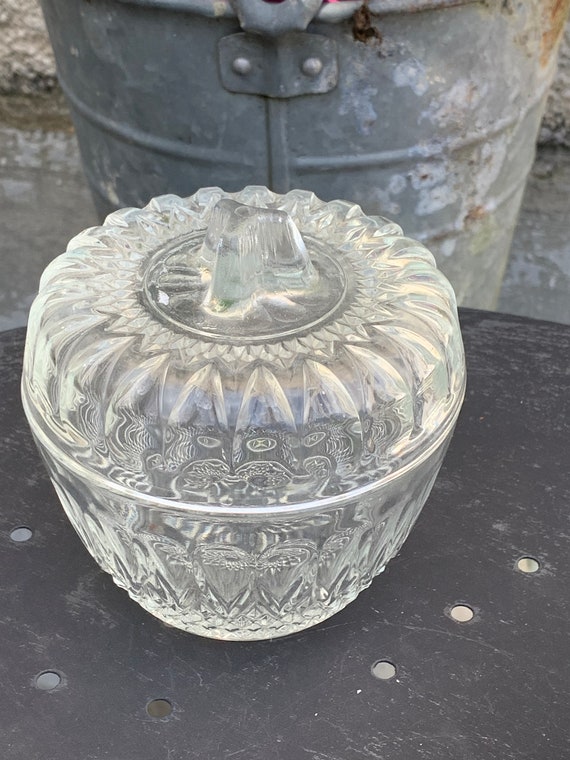 Bonbonniere, sugar bowl, in vintage molded glass 1950