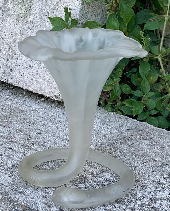 Charming old corolla vase, in transparent frosted glass, vintage