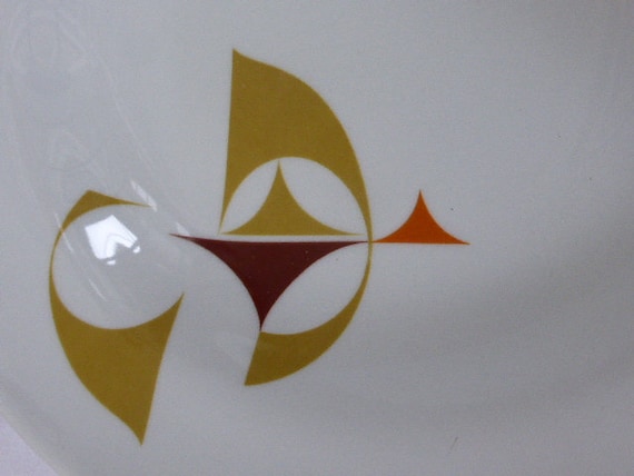 White porcelain hollow dish, Schirnding Bavaria, design and vintage 1970. Famous design and trend pattern.