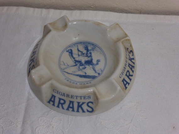 Enamelled ceramic ashtray ARAKS white and blue