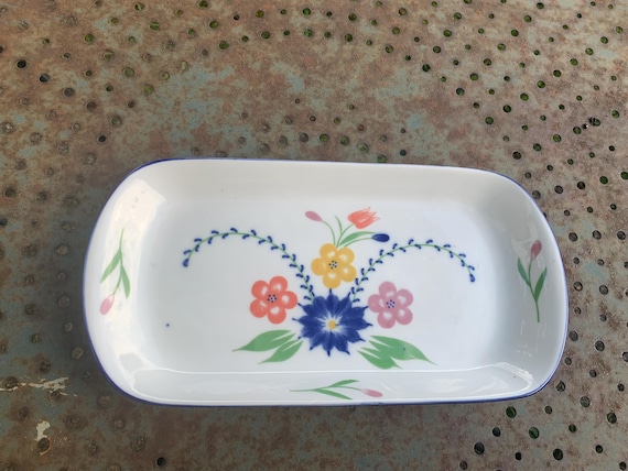 Rectangular cake dish in enameled ceramic, vintage floral pattern