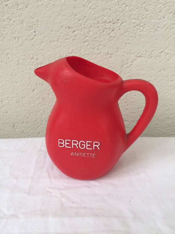 CARAFE BERGER anisette in red plastic, collection bistro, vintage, made in france, collector