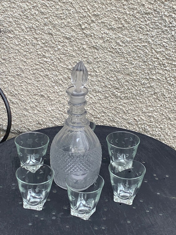 Porto service consisting of a carafe and 6 port glasses, diamond pattern carafe, vintage chiseled flower glasses 1950