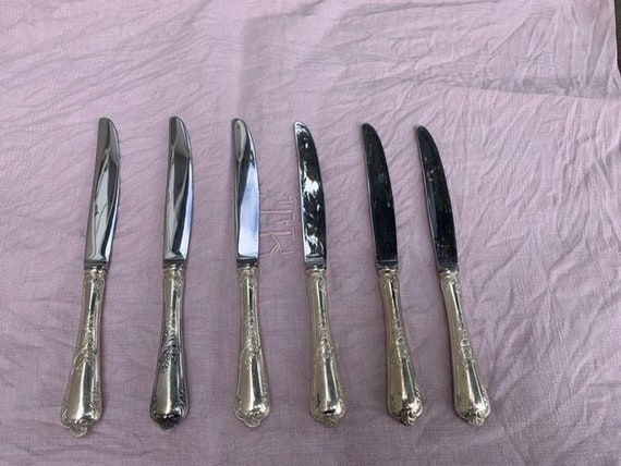 Set of six knives in stainless steel and silver metal, hallmark 42, carved foliage and shell, Franor France stamps, old