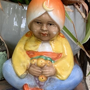 Statue Figurine En Biscuit Peint - Jeune Homme Au Panier Et Bonnet - Décoration Vintage Française