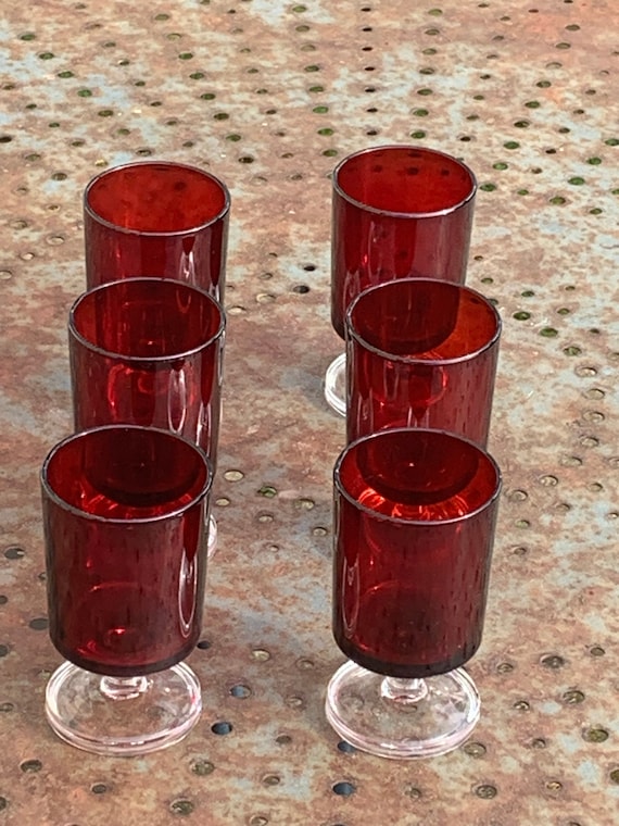 6 wine or aperitif glasses, red in color and transparent base, made in France, vintage 1970