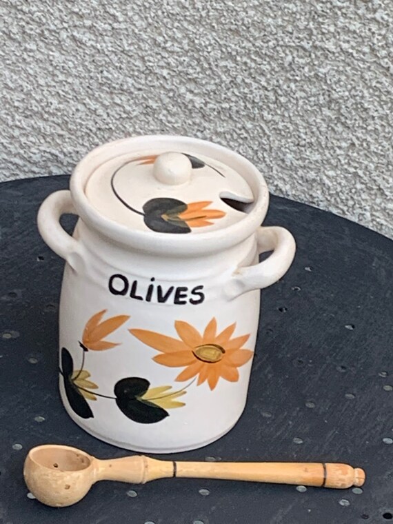 Pot, Olive jar from the marsh pottery in hand-painted enameled ceramic, and its pierced spoon in olive wood, artisanal and vintage