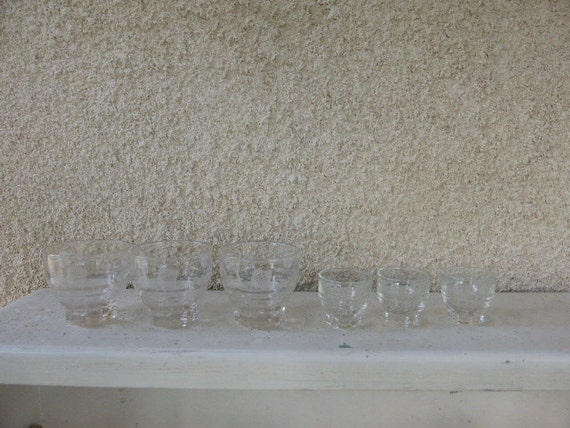 LOT 6 glasses of liquor or aperitives vintage 1950, with flowers