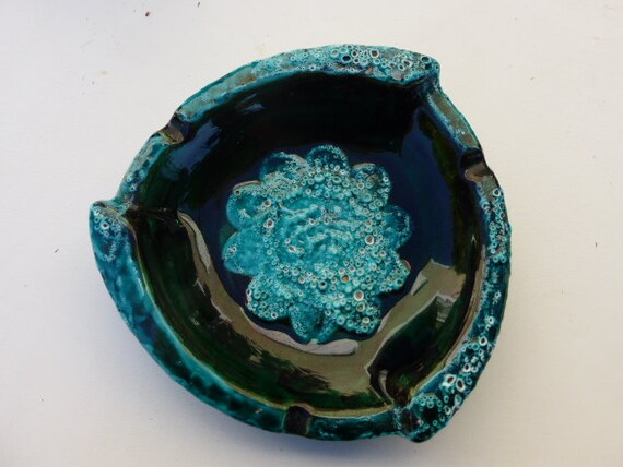 Blue and teal enamelled ceramic ashtray vintage 1950/60, collector. Flower in the center enamelled ceramic washed