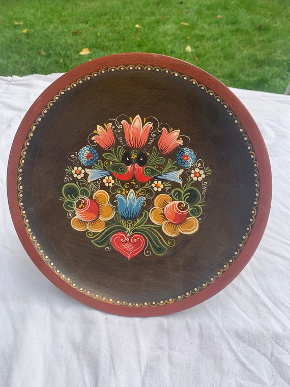 Decorative wooden plate, Austrian Karnten sign, hand-painted and vintage