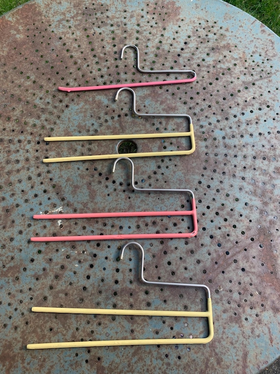 Set of 4 trouser hangers, metal covered with yellow or pink plastic, vintage 1950/60