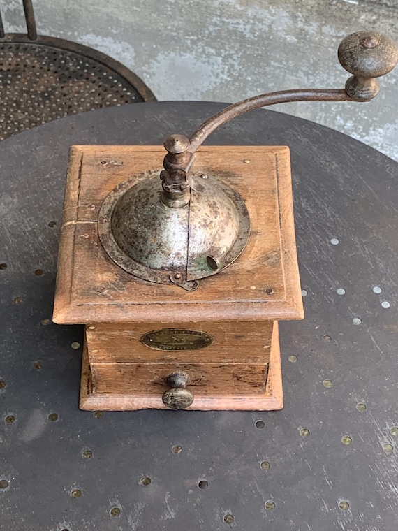 Coffee grinder Peugeot brothers, in wood and metal, cast iron, vintage and collector