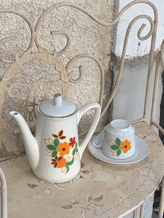 Porcelain DINETTE for dolls consisting of a coffee maker, cups and saucers, sugar bowl and milk jug, vintage orange flowers 1970