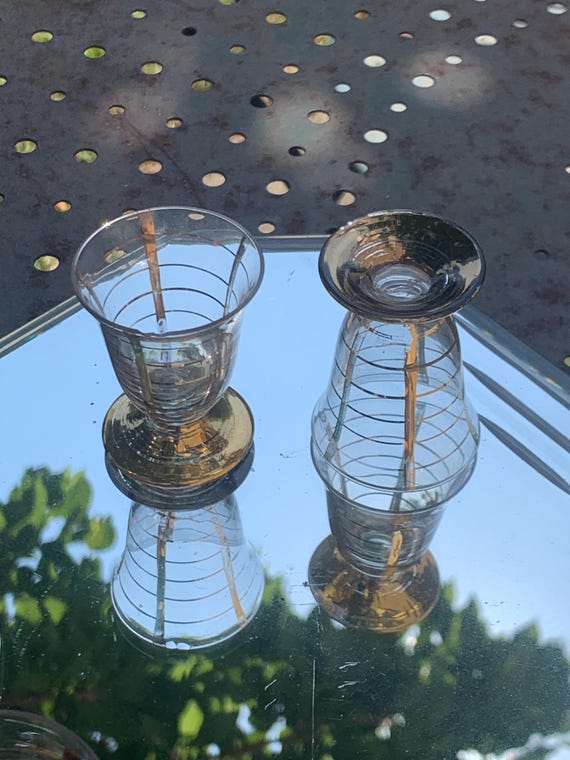 Liqueur set consisting of a carafe and four small gold-rimmed glasses, Art Deco style.
