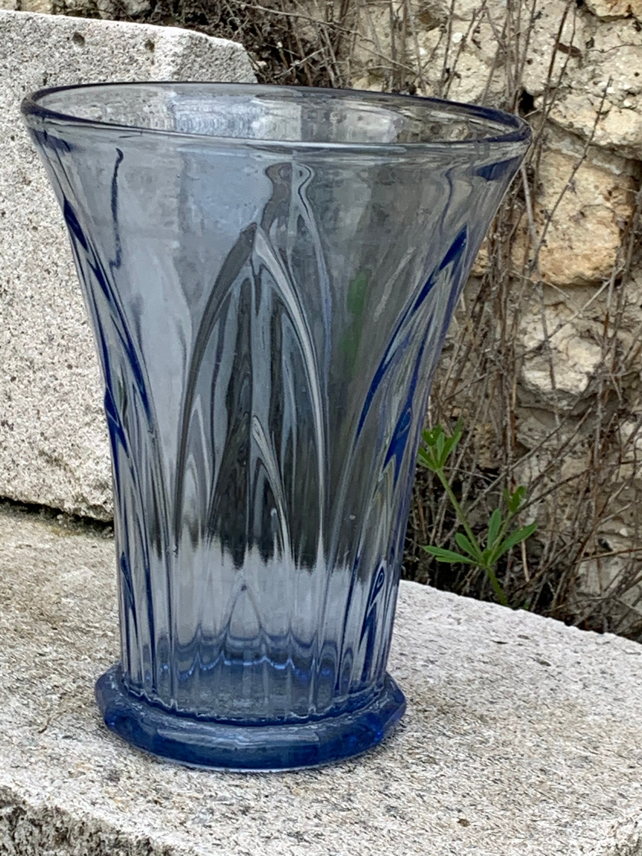 Vase Bleu en Verre Très Épais, Motifs de Feuillage Relief, Art Deco