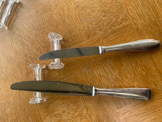 Lot of two silver-plated serving knives, a vintage Orfevrerie BERTRAND stamped