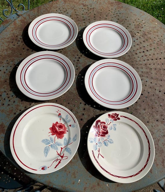 Juego de 6 platos llanos dispares 4 modelo Francoise VF Paris en loza blanca con cenefas burdeos y gris y dos con una rosa Etsy Espana