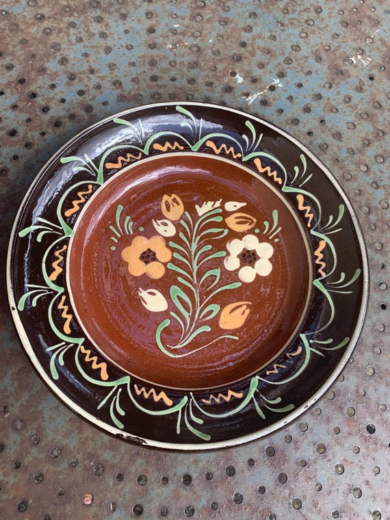 Decorative Alsatian deep dish, handmade pottery, Henri Siegfried, Soufflenheim, vintage and collector's item