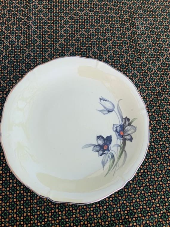 Large plate, presentation plate, dish, Ceranord St Amand in yellow porcelain with a pattern of vintage black tulips