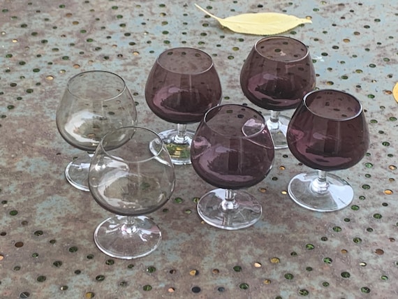 6 cognac glasses, in colored glass, 4 purple and two vintage beige