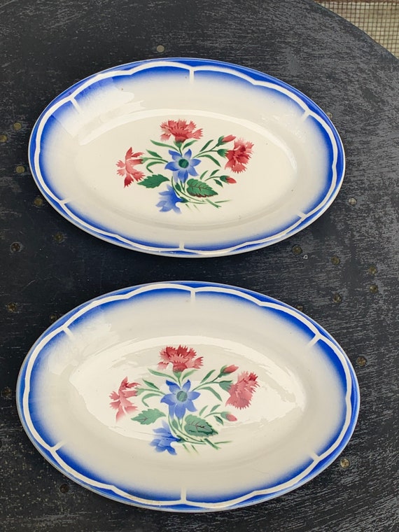 Lot composed of a hollow dish and two small serving dishes, Elorn model, digoin and sarreguemines, France, carnation motifs, columbines