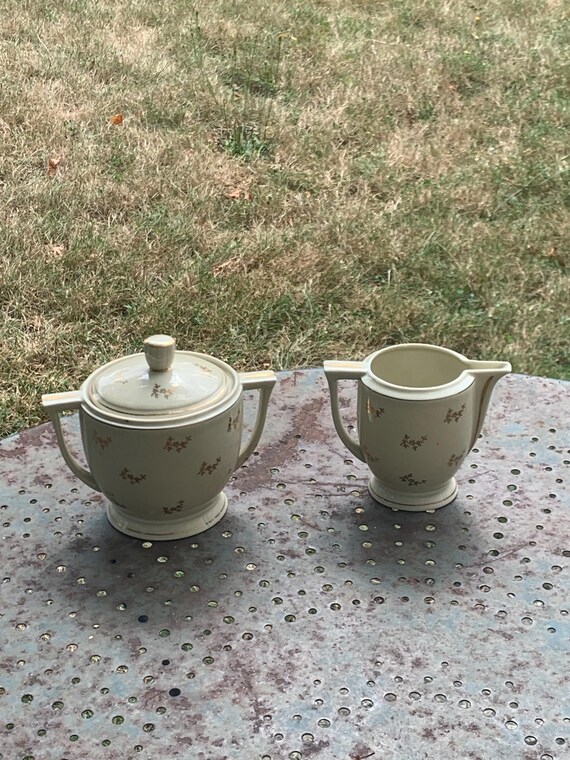 6 charming green glass cups, molded glass with vintage relief patterns