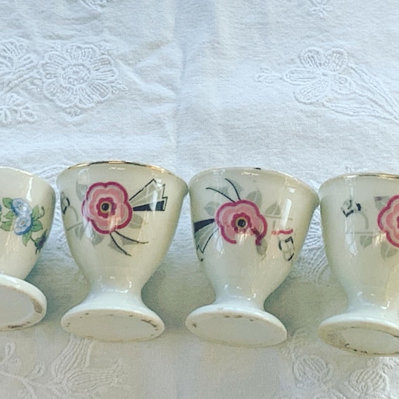 4 art deco porcelain egg cups, 3 same model and a different one, floral pattern