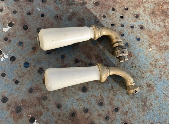 Two door handles in white porcelain and copper, old art deco