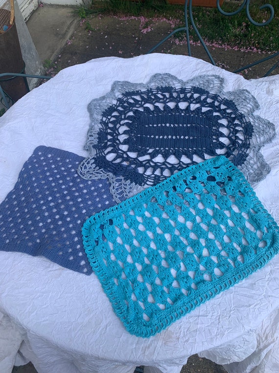 Set of 3 placemats or table centerpieces, handmade crochet, shades of blue, handmade in cotton, vintage