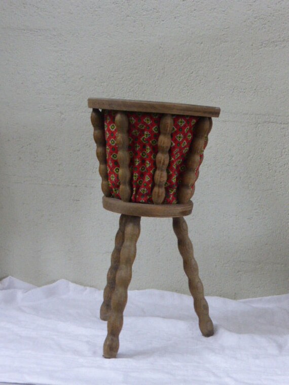 Basket with a book, sewing, in turned wood and fabrics red provencal inside, vintage 1960