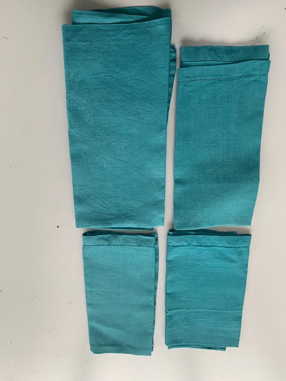 4 napkins, mismatched, emerald blue one in damask cotton, and 3 in linen vintage