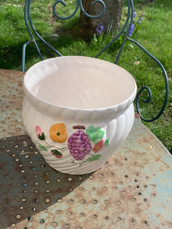 Large barbotine cover in white enameled ceramic, with vintage fruit decoration