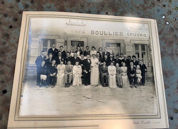 Old wedding photograph, family portrait, in front of the Boullier grocery store, taken by the Trouille studio in Laval, collector