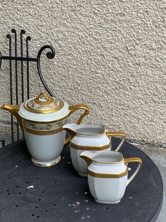 Coffee service composed of 18 pieces, in white porcelain and gold decoration, Ch.field HAVILAND, R. Leclair Limoges, and EP France collector