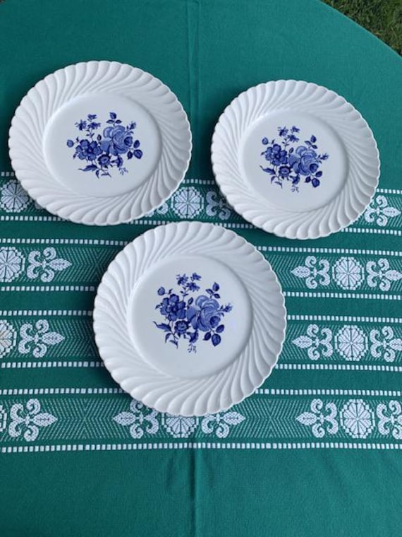 3 white earthenware dinner plates and blue flower pattern, Lunéville tradition, France, special grand feu, unalterable decor, vintage